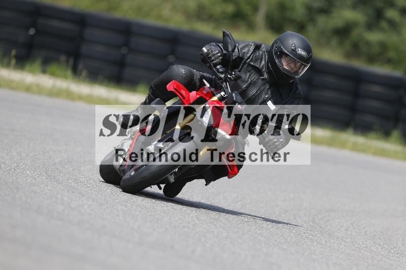 /Archiv-2025/27 12.06.2025 Ducati Schweiz Trackday Warmup  ADR/gruen-vert/ohne